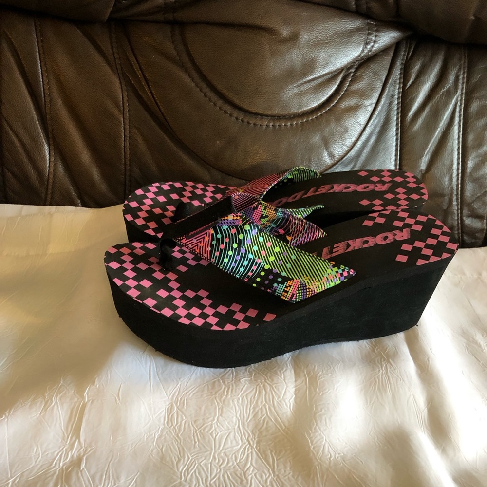 Rocket Dog Flip Flops in vibrant colors, size 9